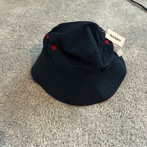 Old Navy Red & Navy Blue Reversible Bucket Hat 0-6 months NWT! Boys